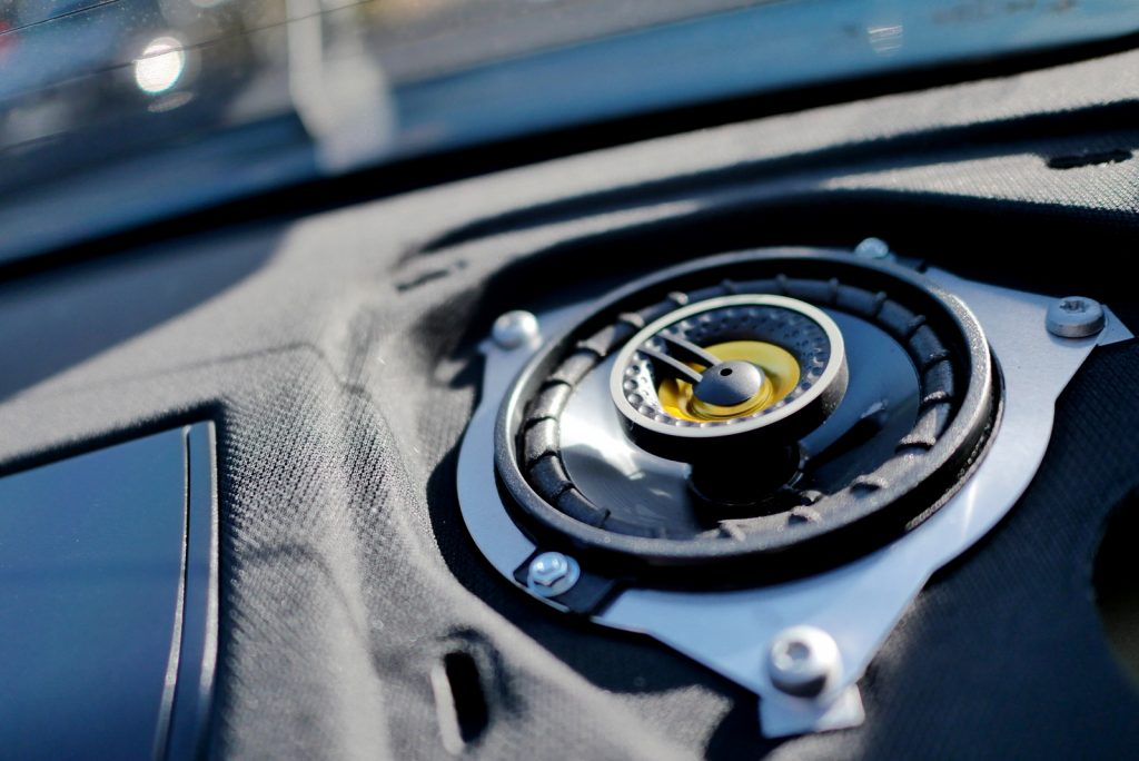 Studie Sound System By KICKER!
