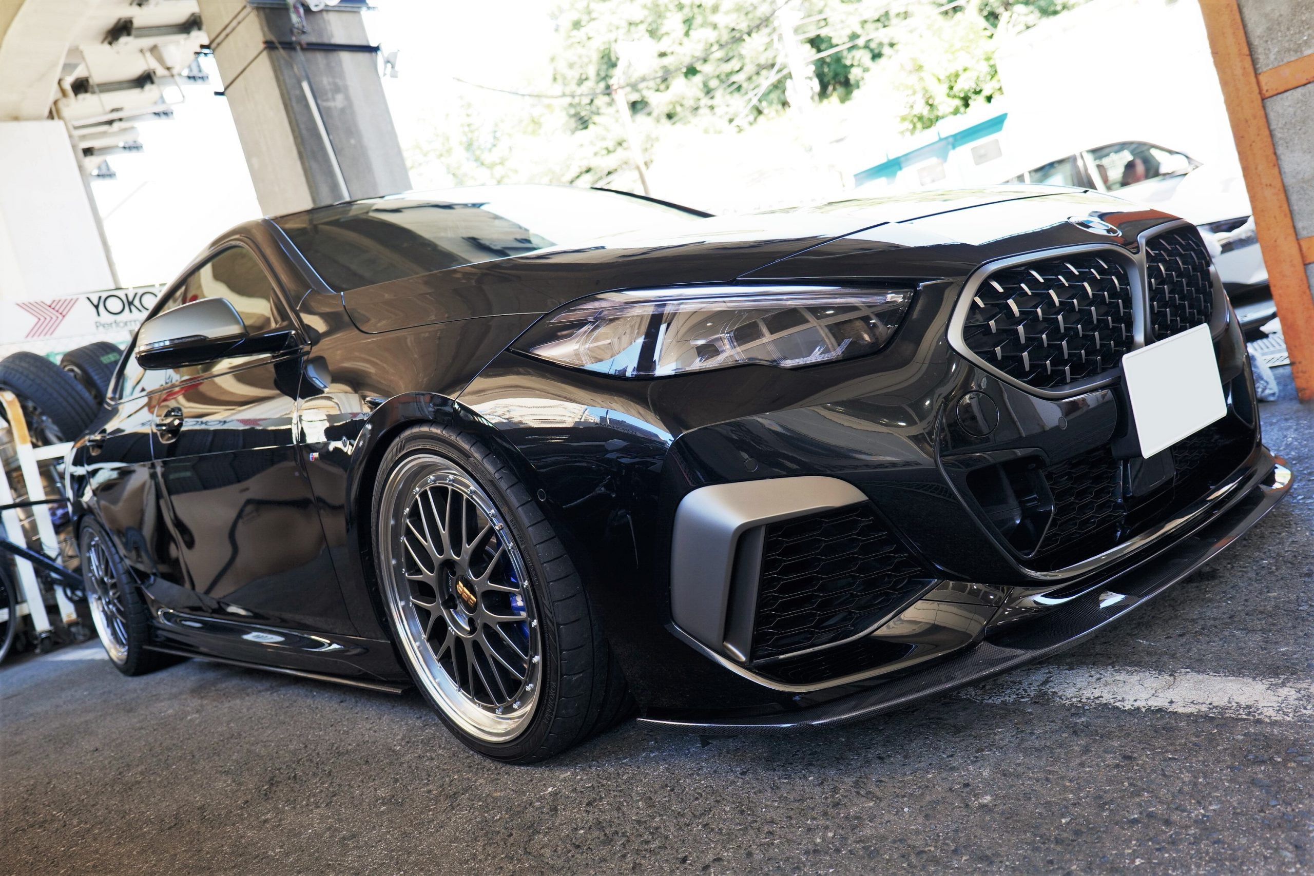 Stompin'Ark(ストンピンアーク)の汎用スポイラーでBMW F44の