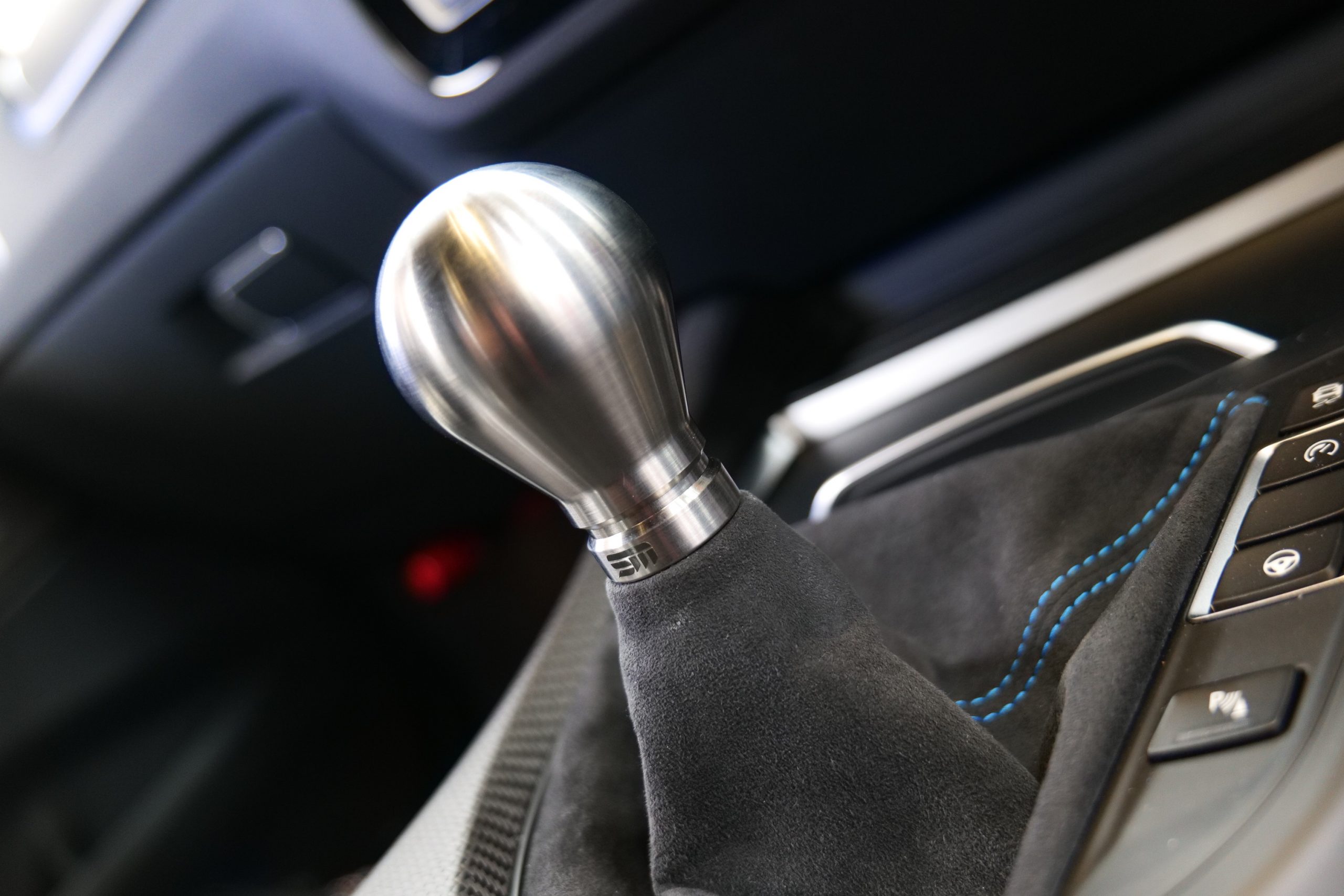 この重さが秘訣！BMWのシフトフィールが激変するStorm Motorwerks 