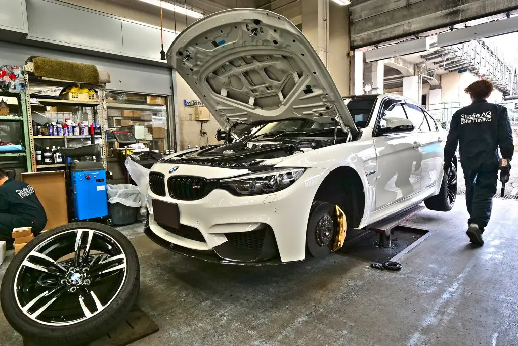 室内のスイッチで減衰調整できるKW DDCをBMW F80M3にセットアップ