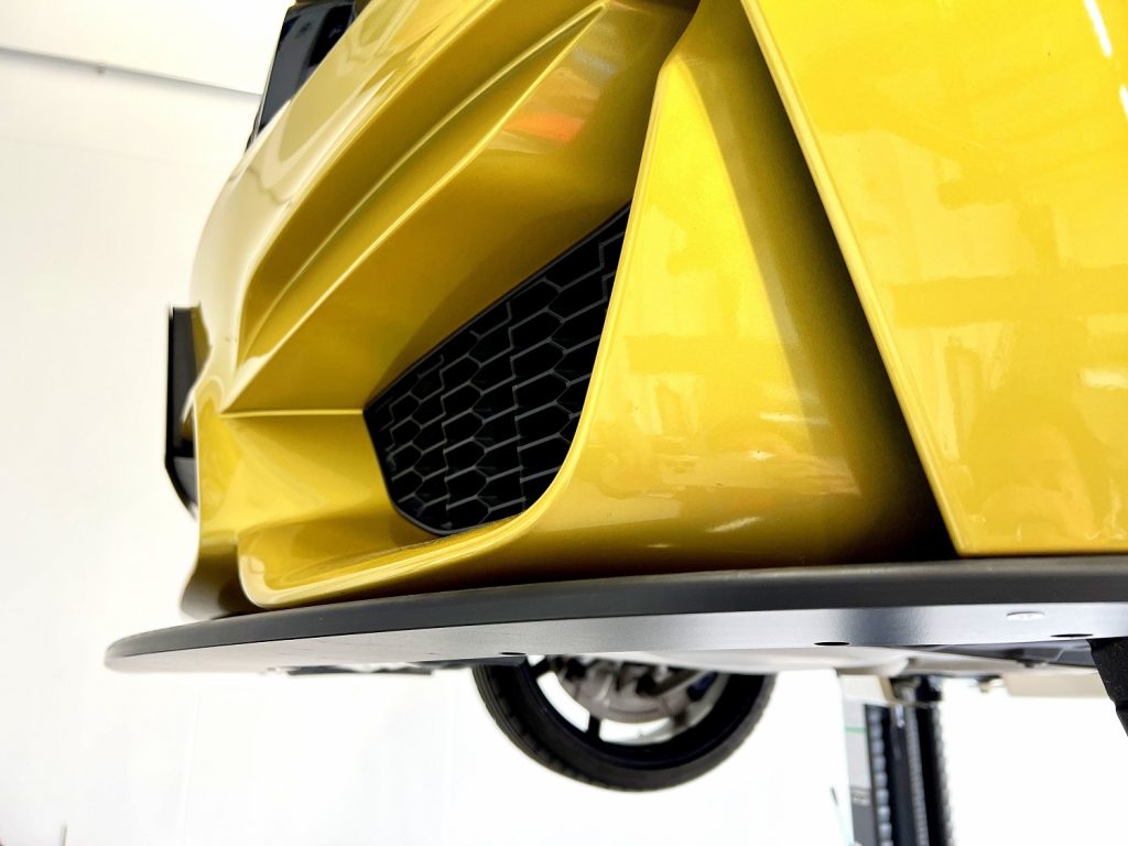 九州のBMW専門店スタディ福岡。
BMW_F80_M3にドイツBMWチューナーLIGHTWEIGHT(ライトウエイト)フロントスポイラー取付です。