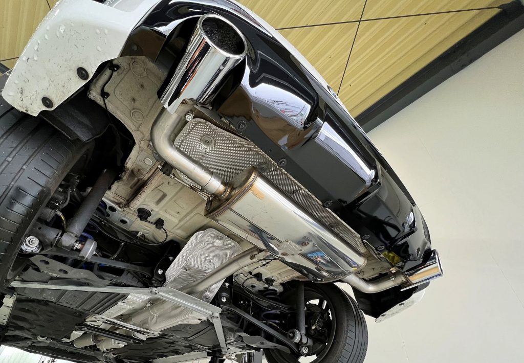 九州のBMW専門店スタディ福岡。BMW用のマフラーと言えばイタリア製スーパースプリント!1シリーズF40に装着です。