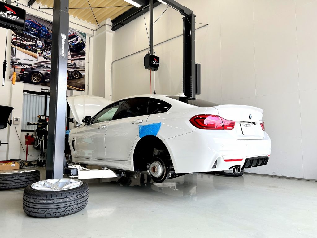 九州のBMW専門店スタディ福岡。
BMW4シリーズF36グランクーペにKW社最高峰のV3車高調整キット装着です！