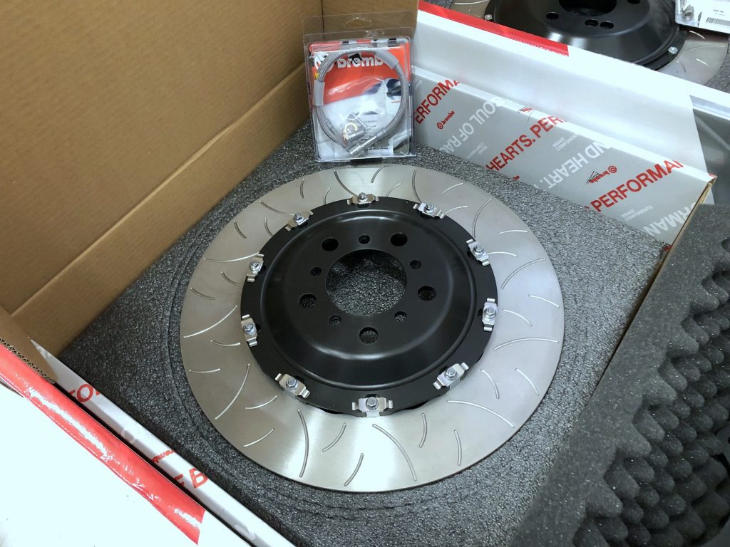 BMW専門店スタディ。福岡店にてF87M2CompetitionにBrembo_GT-Rキット、ADVAN-GT19inchセットアップ!