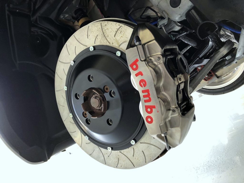 BMW専門店スタディ。福岡店にてF87M2CompetitionにBrembo_GT-Rキット、ADVAN-GT19inchセットアップ！