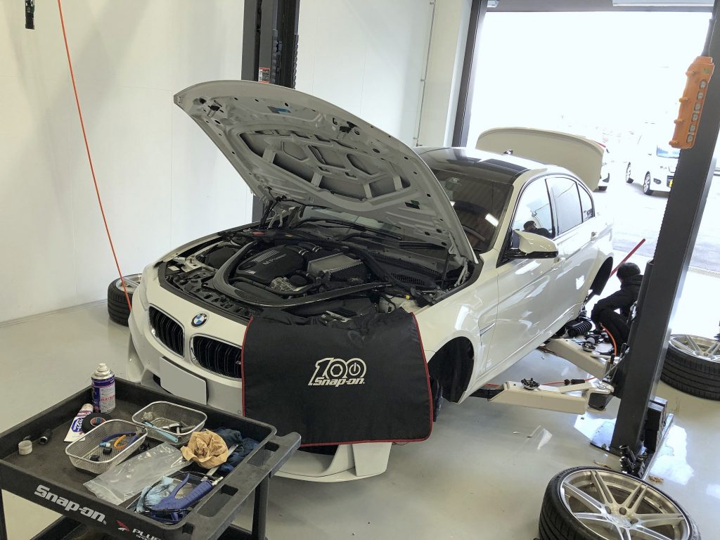 スタディ福岡にてBMW_F80M3にKW_DDCプラグ&プレイサスペンションキット交換!