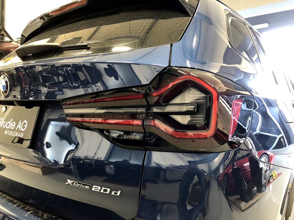 BMW専門店スタディG01X3に後期LEDテールへの換装です!Lciテールが素敵です!