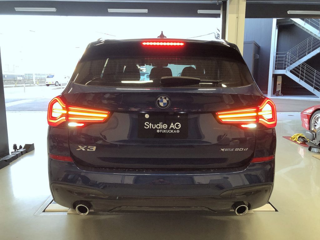 BMW専門店スタディG01X3に後期LEDテールへの換装です!Lciテールが素敵です!