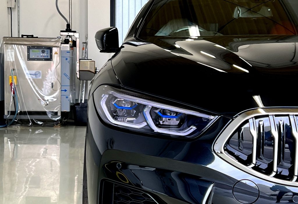 九州のbmw専門店スタディ福岡。
BMW8シリーズに3DDesignカーボンエアロパーツにダイヤモンドスウェルブラックバイオレットヘッドライトフィルム施工です!