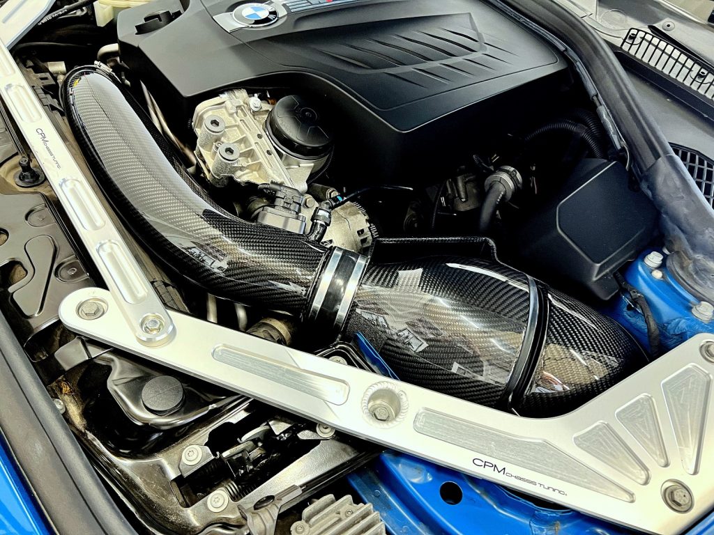 九州のBMW専門店スタディ福岡。
熊本県からご来店頂きまして、BMW_F87M2オーナー様の愛車にAKRAPOVICエキゾーストシステムとEVENTURIカーボンインテークをお取付ですッ!