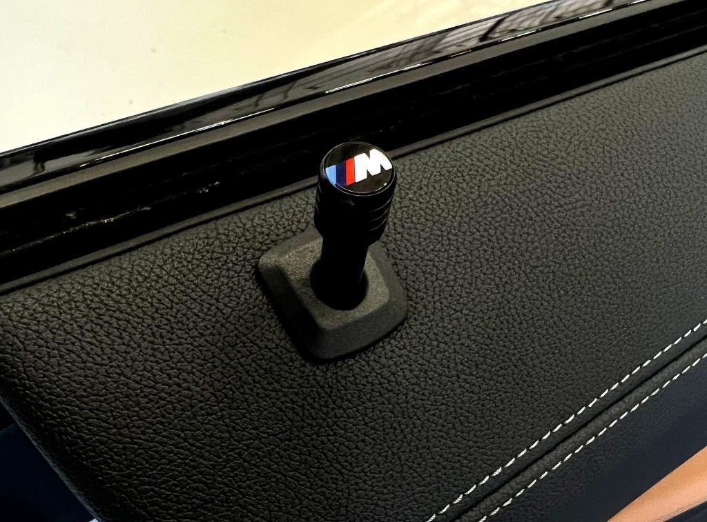 九州のBMW専門店スタディ福岡。BMW4シリーズG22にMパフォーマンスインテリアパーツなどカーボン素材とアルカンターラ素材を上手くミックスしました!