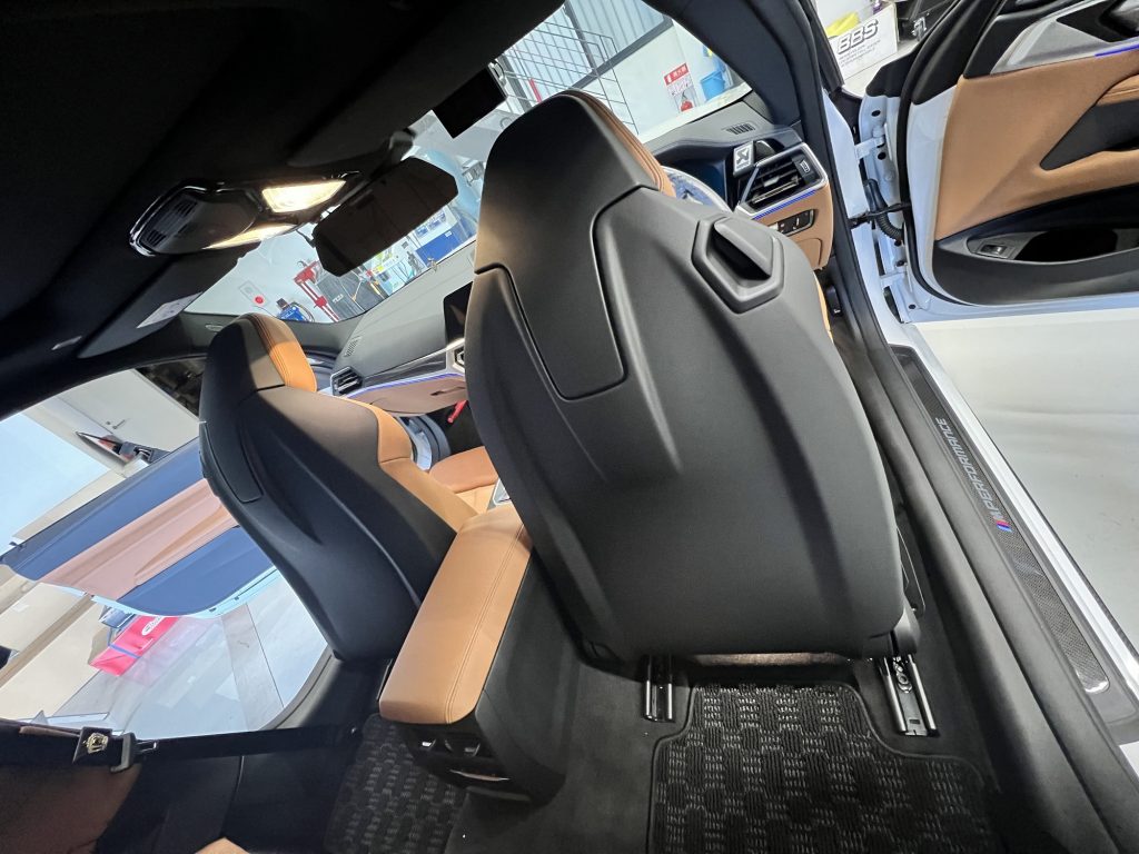 九州のBMW専門店スタディ福岡。BMW4シリーズG22にMパフォーマンスインテリアパーツなどカーボン素材とアルカンターラ素材を上手くミックスしました!
