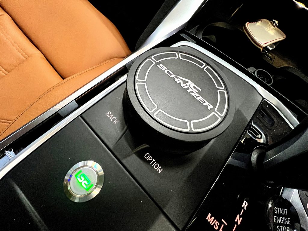 九州のBMW専門店スタディ福岡。BMW4シリーズG22にMパフォーマンスインテリアパーツなどカーボン素材とアルカンターラ素材を上手くミックスしました!