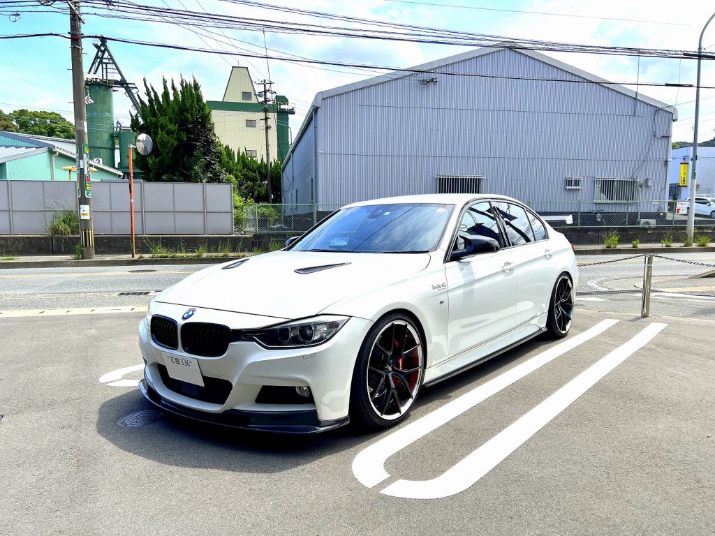 九州のBMW専門店スタディ福岡。
スタディカーセールスをご利用頂きF30-320iをご納車させて頂きました！