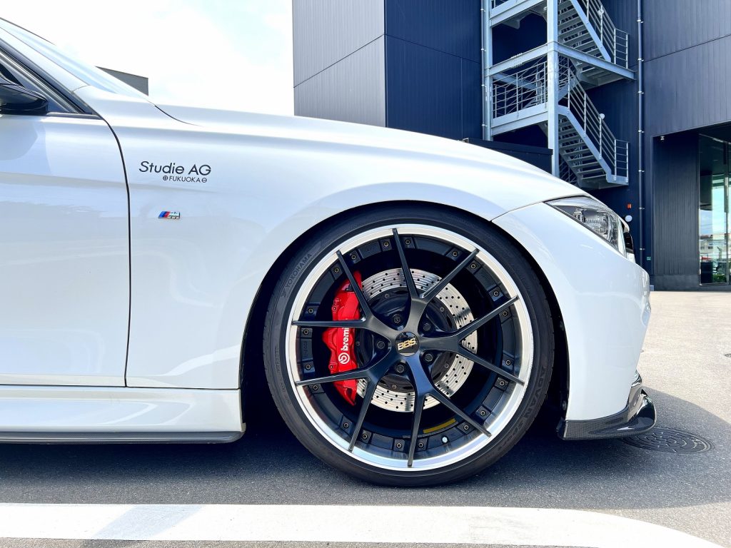九州のBMW専門店スタディ福岡。
スタディカーセールスをご利用頂きF30-320iをご納車させて頂きました!