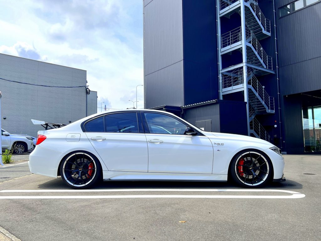 九州のBMW専門店スタディ福岡。
スタディカーセールスをご利用頂きF30-320iをご納車させて頂きました!