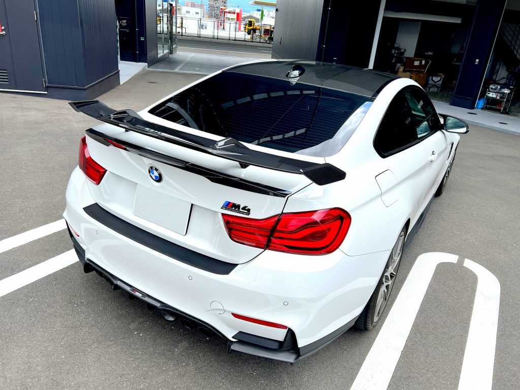 九州のBMW」専門店スタディ福岡。本日はBMWMPERFORMANCEパーツG82M4用カーボンリアウイングをF82M4に加工装着です!ムチャクチャイケてます!
