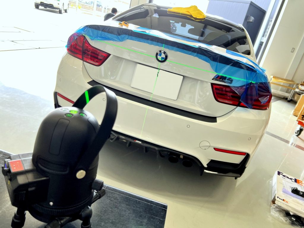 九州のBMW」専門店スタディ福岡。本日はBMWMPERFORMANCEパーツG82M4用カーボンリアウイングをF82M4に加工装着です!ムチャクチャイケてます!