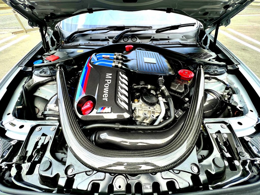 九州のBMW専門店スタディ福岡。BMWM2Competitionに吸気チューニングEVENTURIカーボンインテーク装着です!