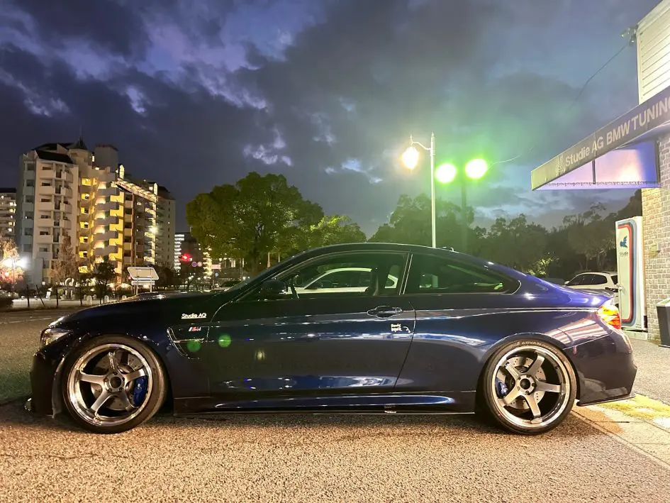 神戸店 Mさん】タンザナイトブルーが素敵なBMW F82 M4オーナー様をご