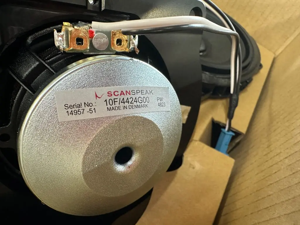 G21 ALPINA B3 Touringへスタディサウンドシステム Scan Speak