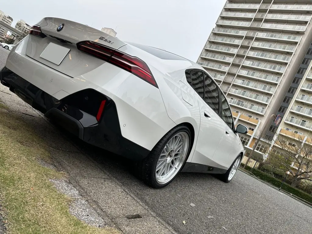 Goodコンビネーション！BMW G60 523iへBBS LMの王道スタイリング(^_