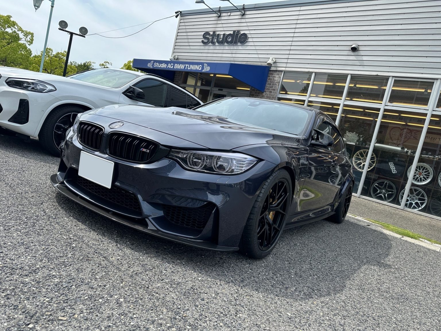MBカラーがCoolに決まるBBS FI-RをBMW F80 M3へ装着です(^_^) | Studie[スタディ]