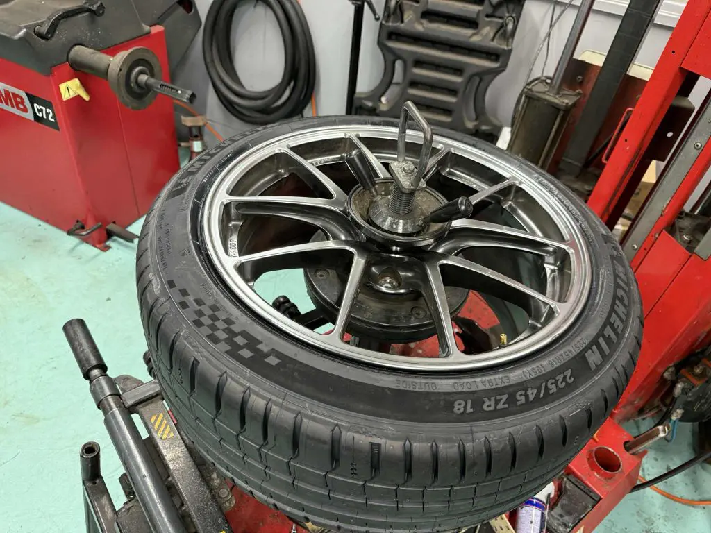 BMW F30 320dのタイヤをミシュランタイヤPS5へ交換です(^_^) | Studie