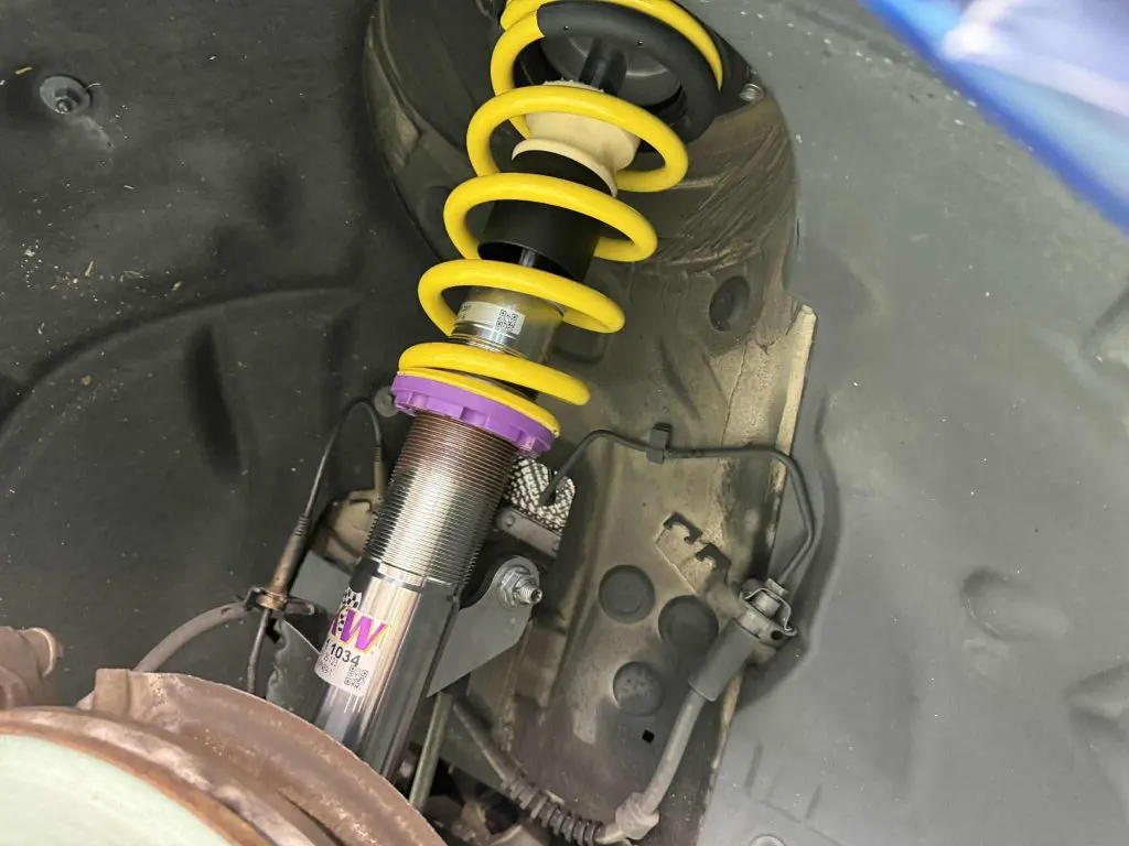 BMW F30 340iへKW V2 Comfort装着で快適に！MINI F56 JCWはエンジン