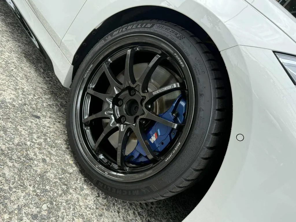BMW F40 M135iへ ツライチ感も良いRAYS CE28ホイール装着です(^_