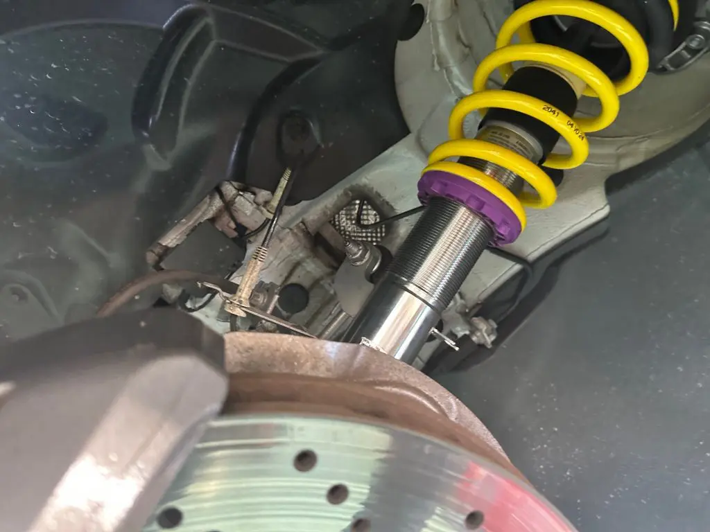 BMW F87LCI M2CompetitionにGoodなKW V3サスペンションキットを装備
