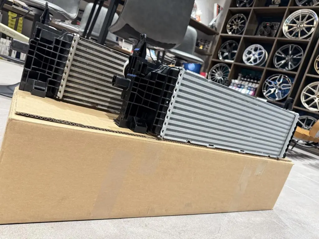 G01 X3 20dへトルク溢れるBMW純正 M40d BIGコアインタークーラー