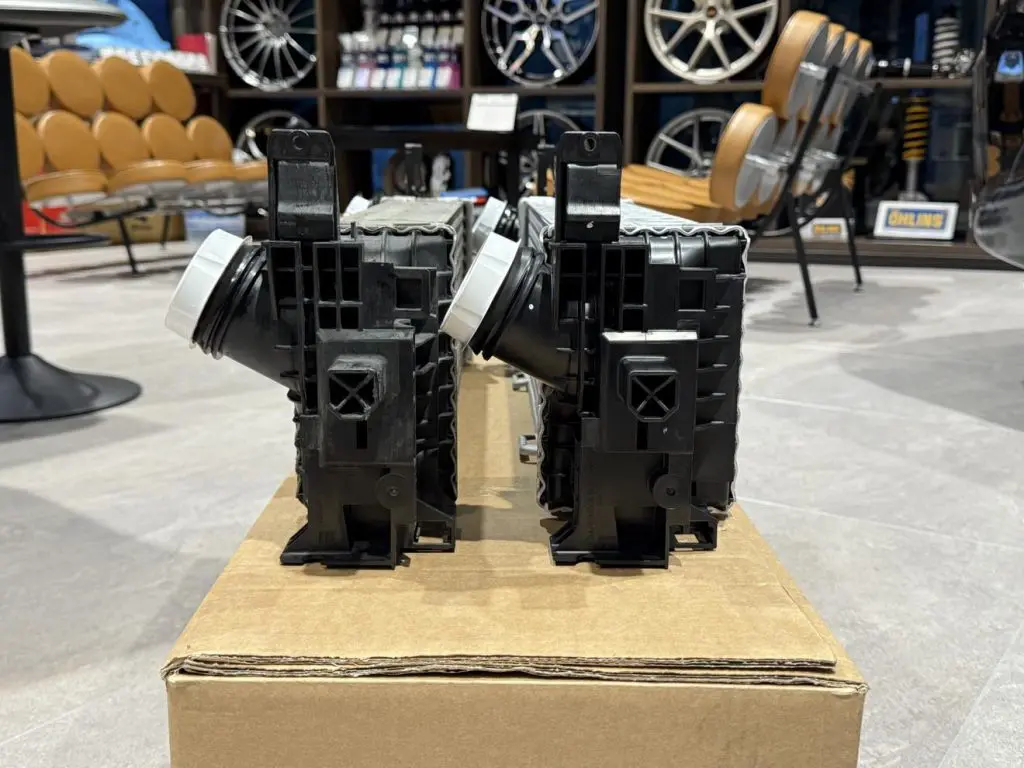G01 X3 20dへトルク溢れるBMW純正 M40d BIGコアインタークーラー