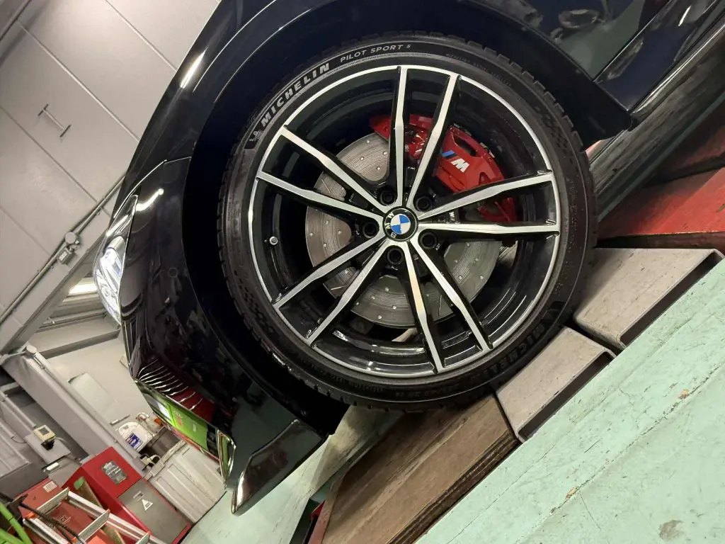MPERFORMANCEブレーキキットをBMW G20LCI 320iへ装着いただきました(^_
