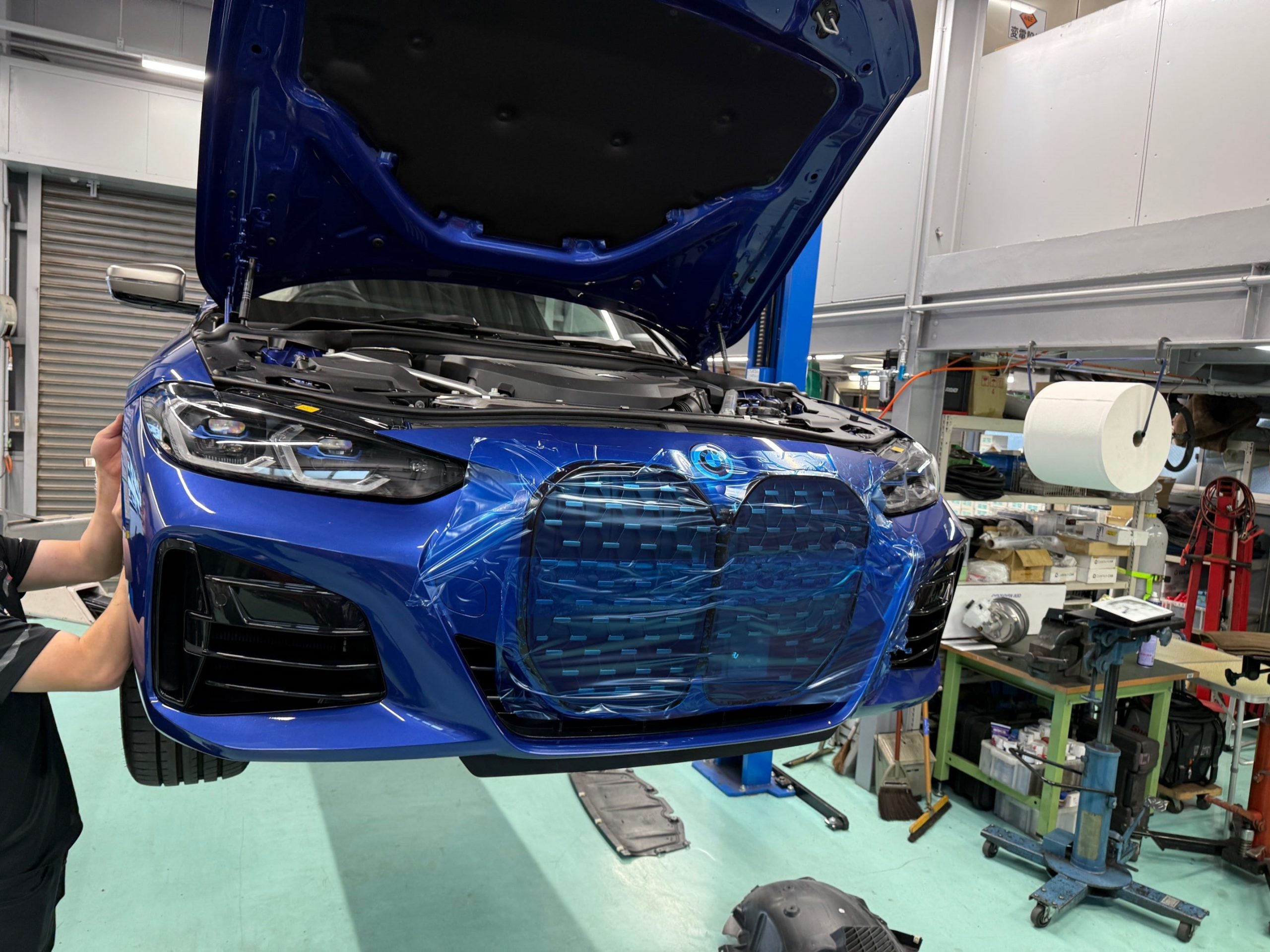 BMW G22 M440iXへ純正シャドウライングリルを装着です BMW G22 M440iXへ純正シャドウライングリルを装着です
