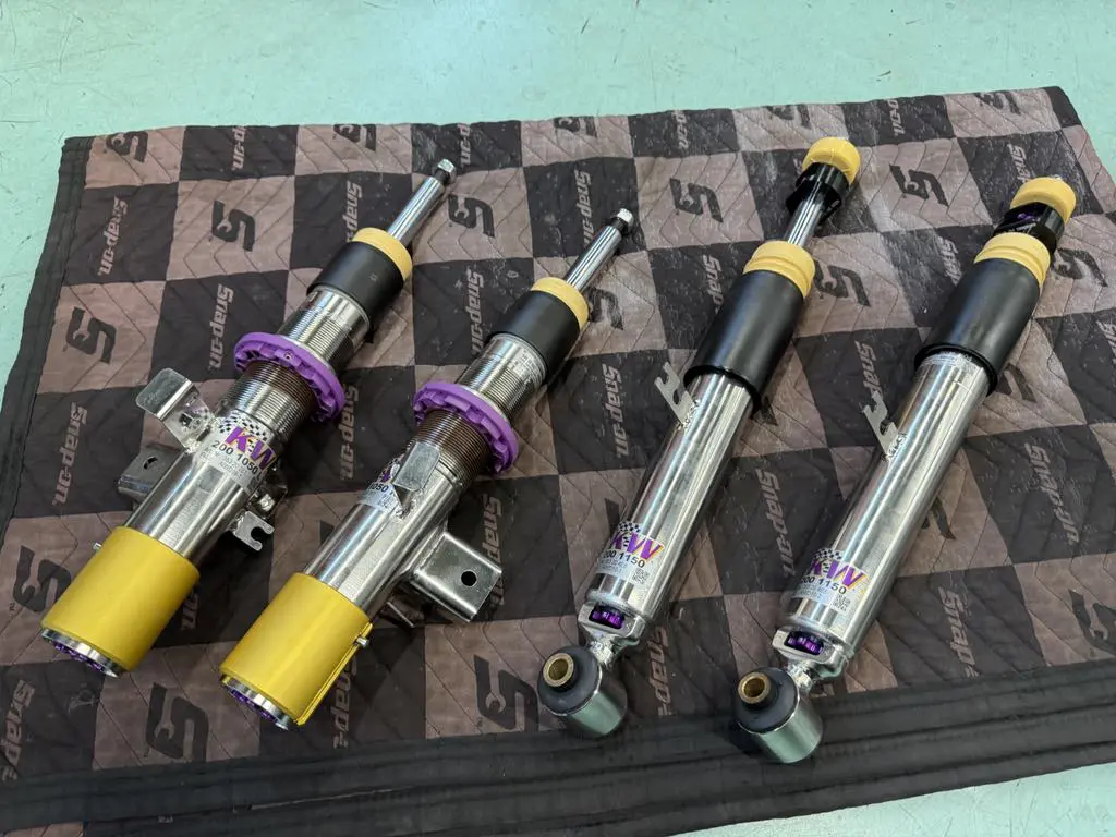 とみぃさん専用BM-B23R MKA-09 セット サンダーナイトなBMW G29 Z4 M40iへKW V3、そしてAKRAPOVIC