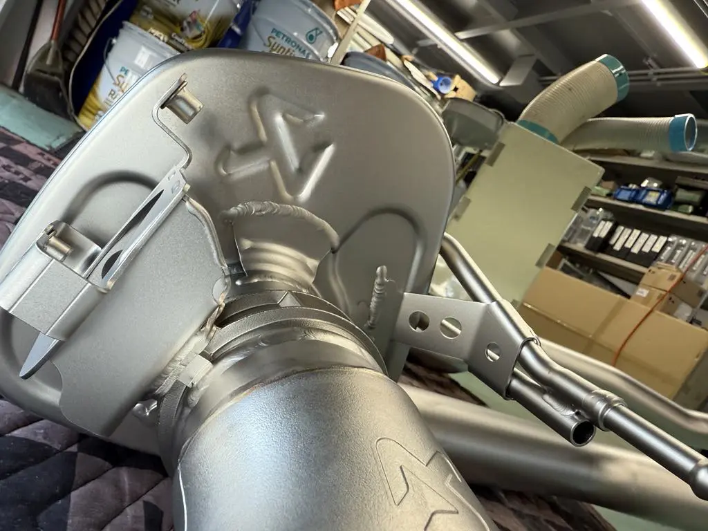 サンダーナイトなBMW G29 Z4 M40iへKW V3、そしてAKRAPOVIC