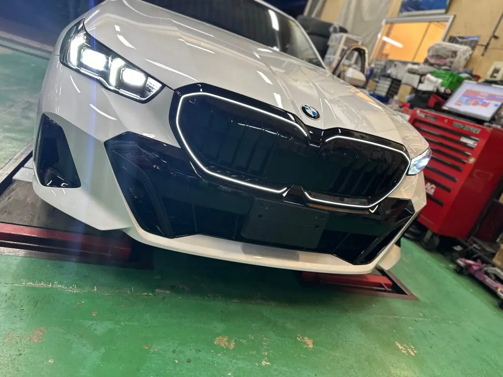 BMW G60 i5 純正キドニーグリル　値引き交渉OK studieag_bmw_g60_523i-4-
