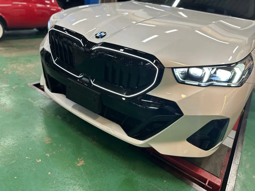 BMW G60 i5 純正キドニーグリル　値引き交渉OK BMW G60 i5 純正キドニーグリル 値引き交渉OK BMW(純正