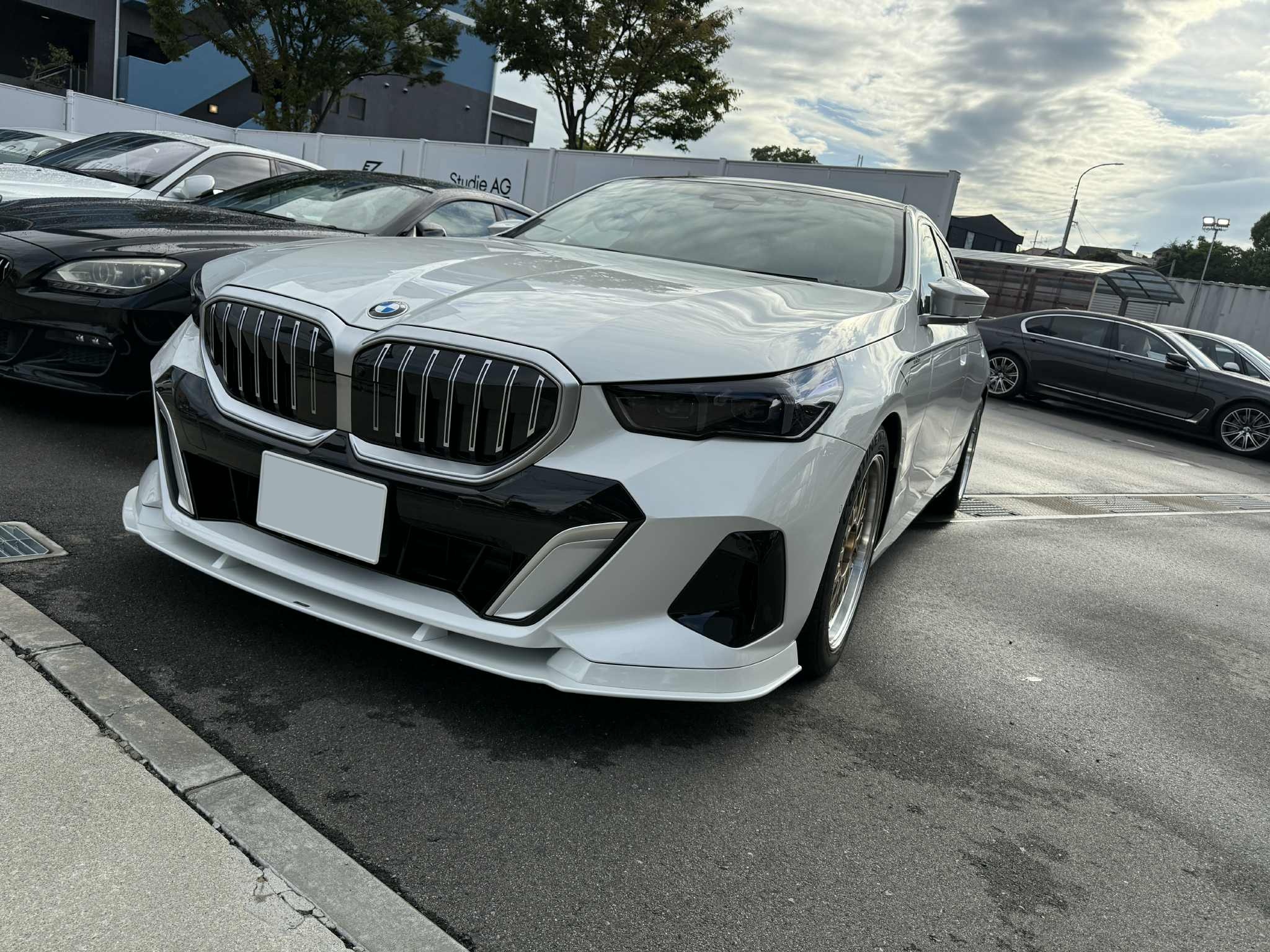 W様 ご予約 AC SCHNITZERがBMW ロングボディ5シリーズのG68 525Liを魅力的に(^_