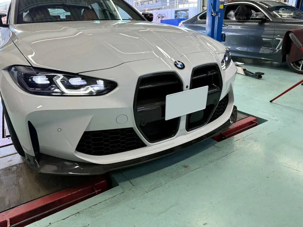 早速end.ccカーボンフロントスポイラー＆カーボンキドニィグリルをBMW