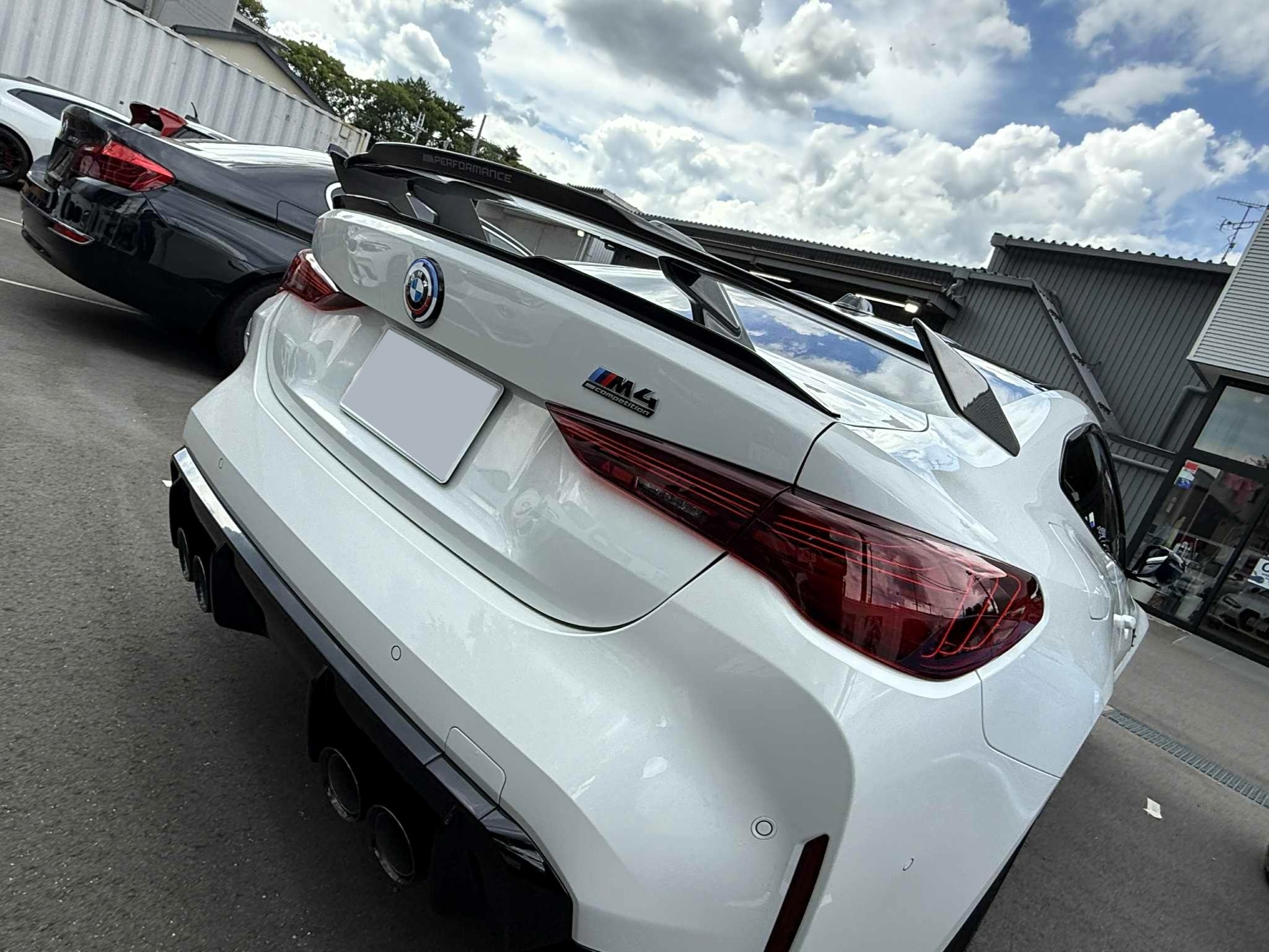 BMW G82LCI M4へM PERFORMANCE カーボンウイングを装着です(^_
