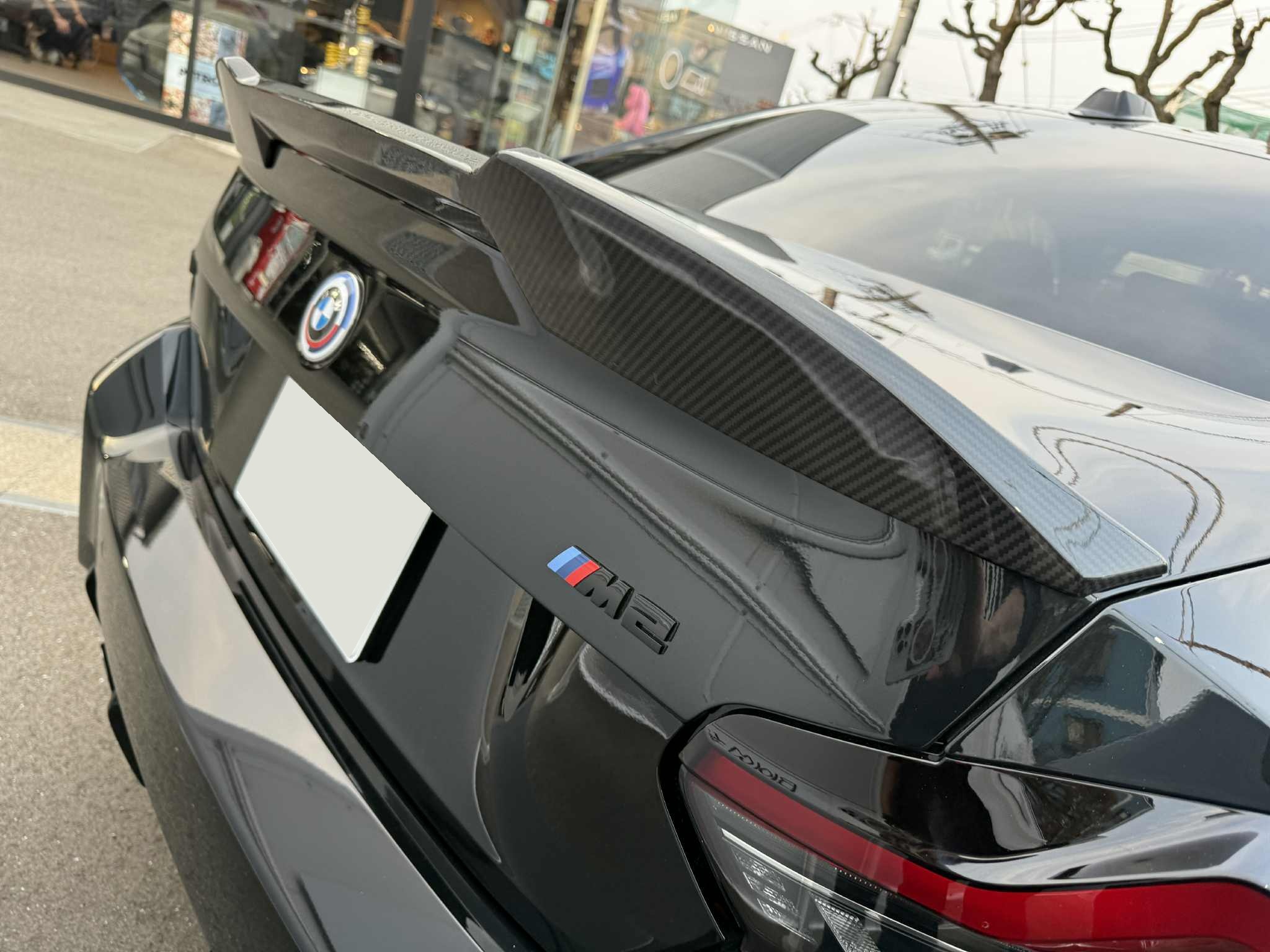 ALPHA-NカーボントランクスポイラーをBMW G87 M2へ装着です♪ | Studie