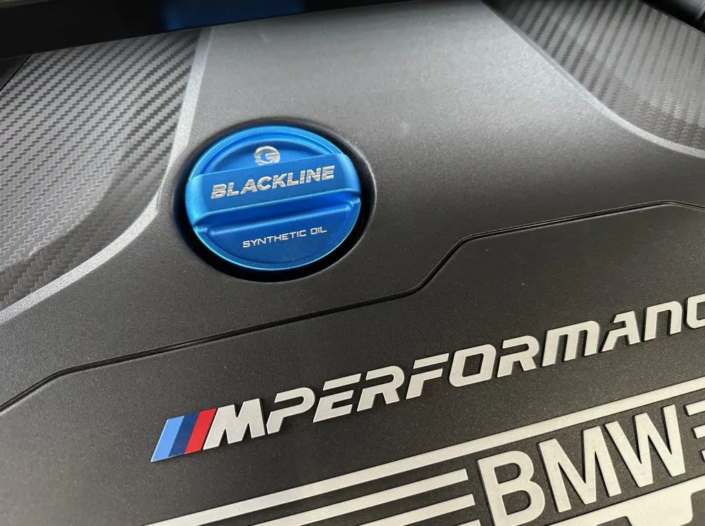 BLACKLINE Performanceのアルミニウム・ビレット・キャップをBMW F40 