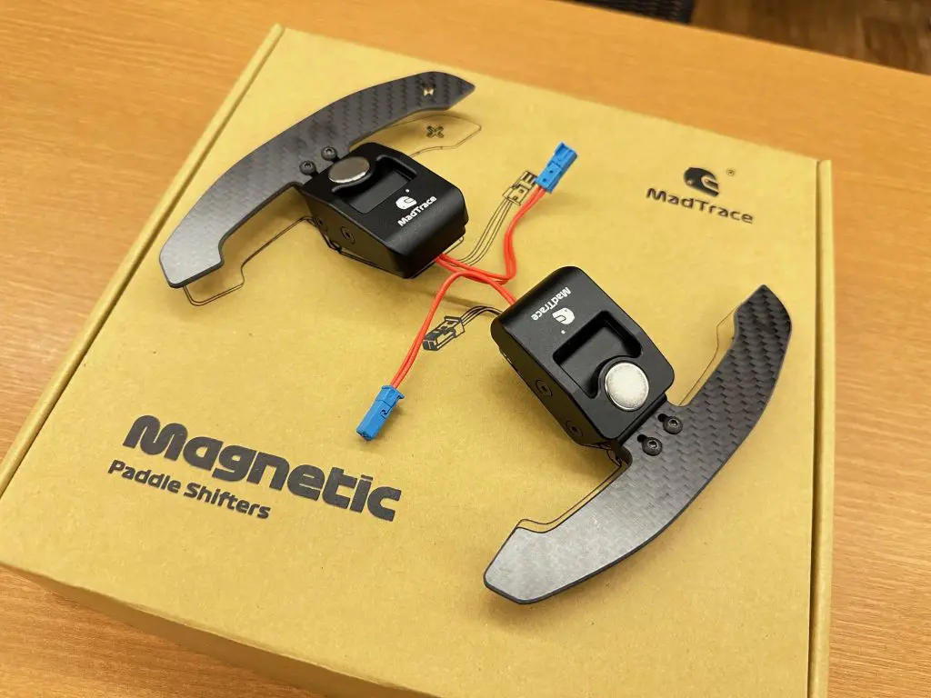 BMW F80 M3へ無性に操作したくなるJQ werksマグネティックパドル