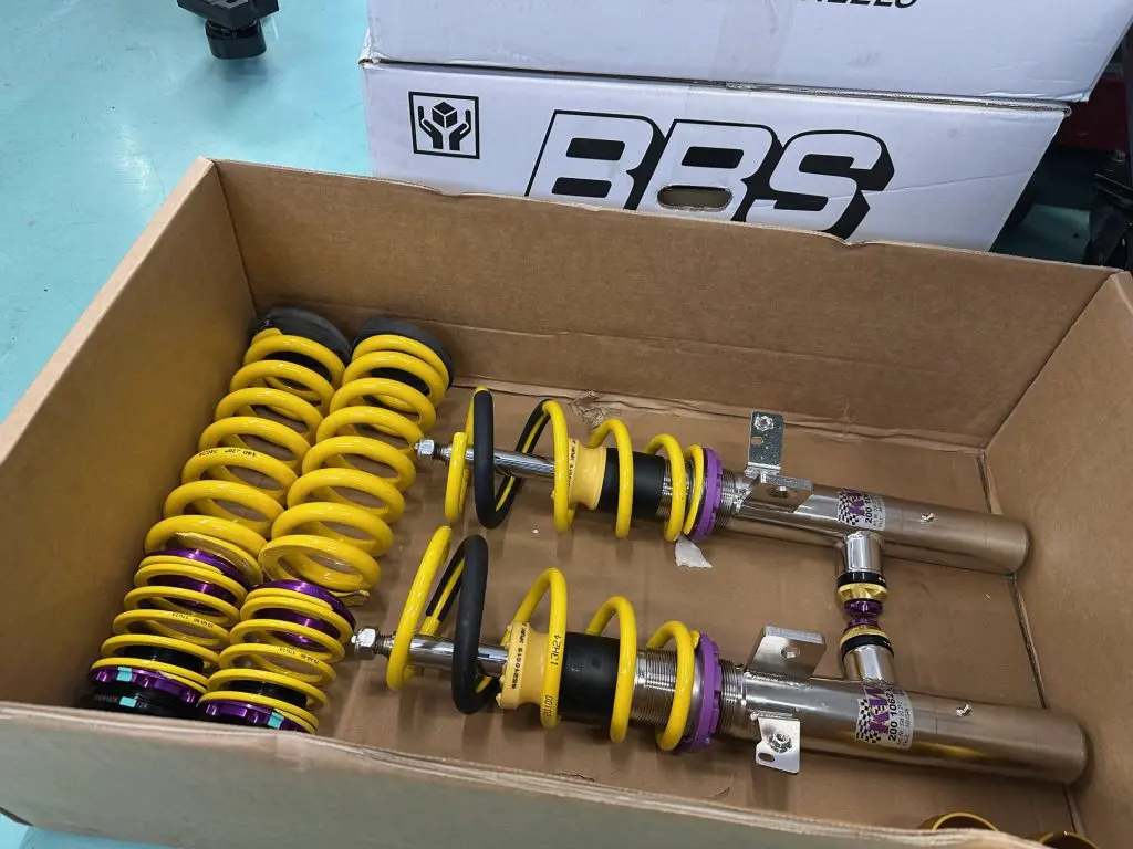 BMW G82 M4へKW V4 サスペンションキット装着(^_^)走りの先に BMW G82 M4へKW V4 サスペンションキット装着(^_^)走りの先に