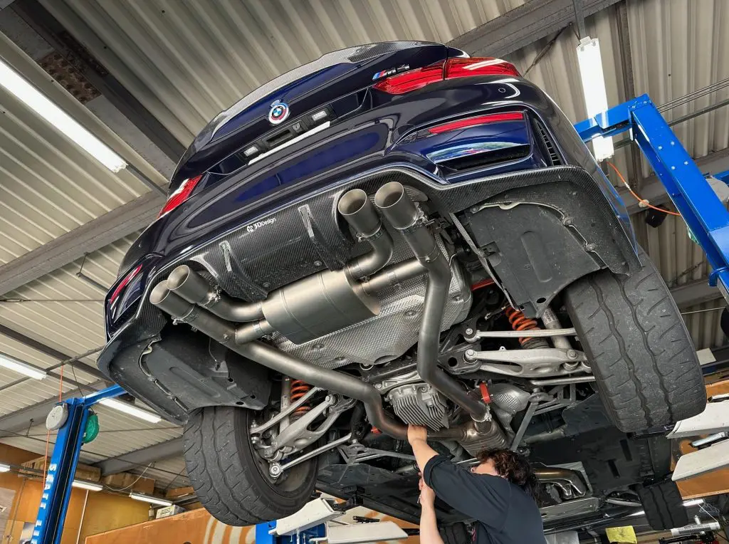 LIGHTWEIGHT Performance エキゾーストでBMW F82 M4が清々しいSoundに