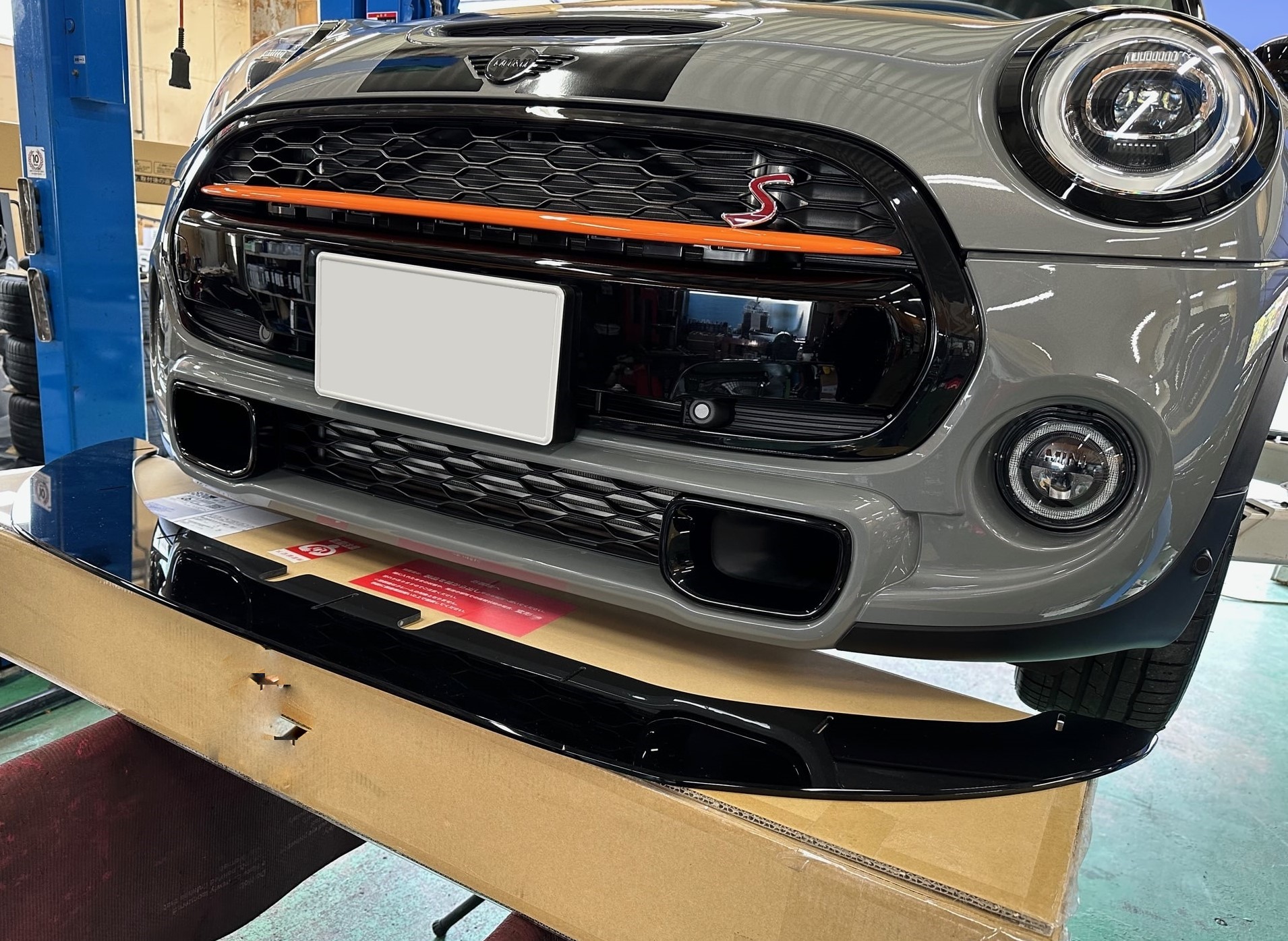 AMSECHSスポイラーをMINI F55 Cooper Sへ装着です！ | Studie