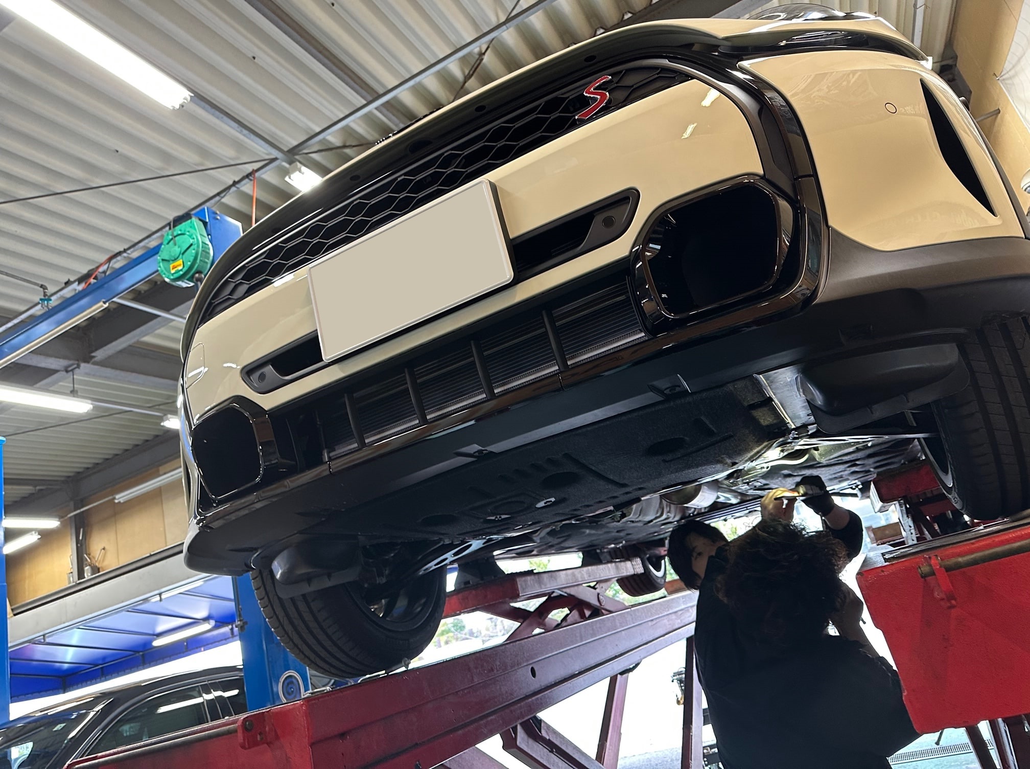 MINI R55 R56専用COXボディーダンパー新品未使用 studieag_bmw_mini_f55_cooper-s