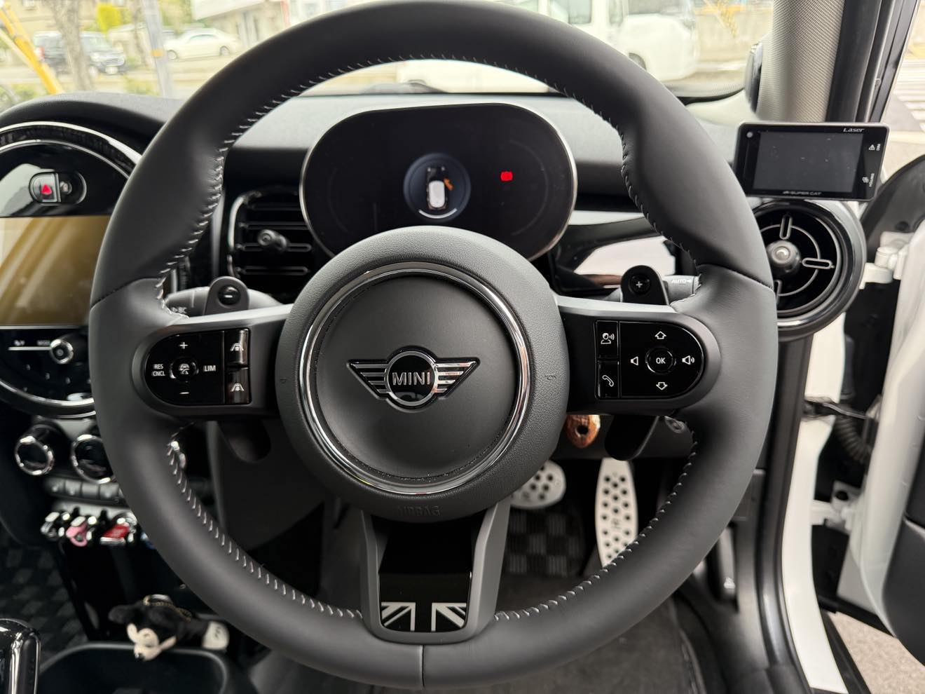 MINI F55LCI Cooper Dをパドルシフト化で操作性向上とエレガントさもUP